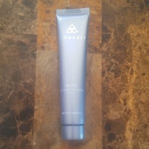 Cosmedix Derox Charcoal Mask